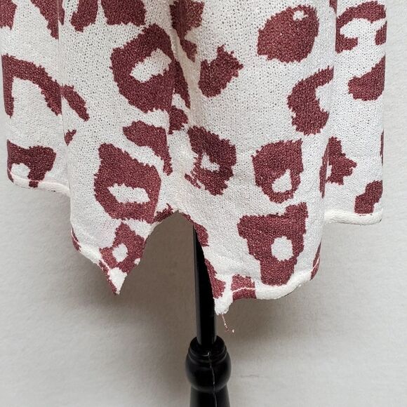 Pol Raspberry Leo Lightweight V-neck Loose Fit Side Slit Knit Sweater - Picture 8 of 13